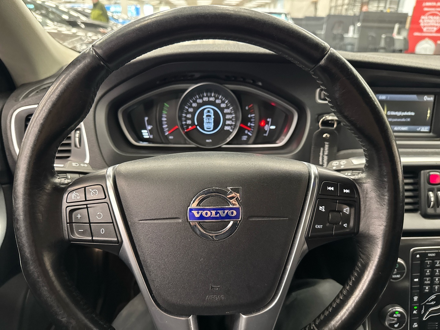VOLVO V40 2014