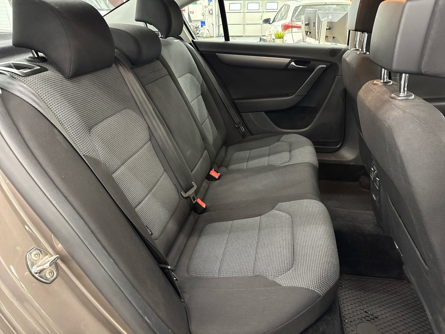 VOLKSWAGEN Passat 2011