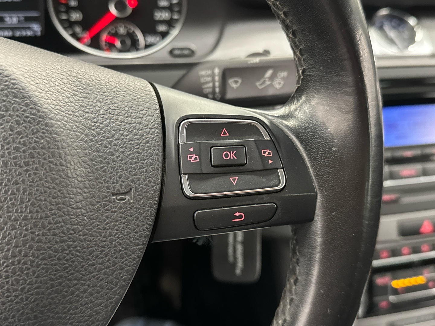 VOLKSWAGEN Passat 2011