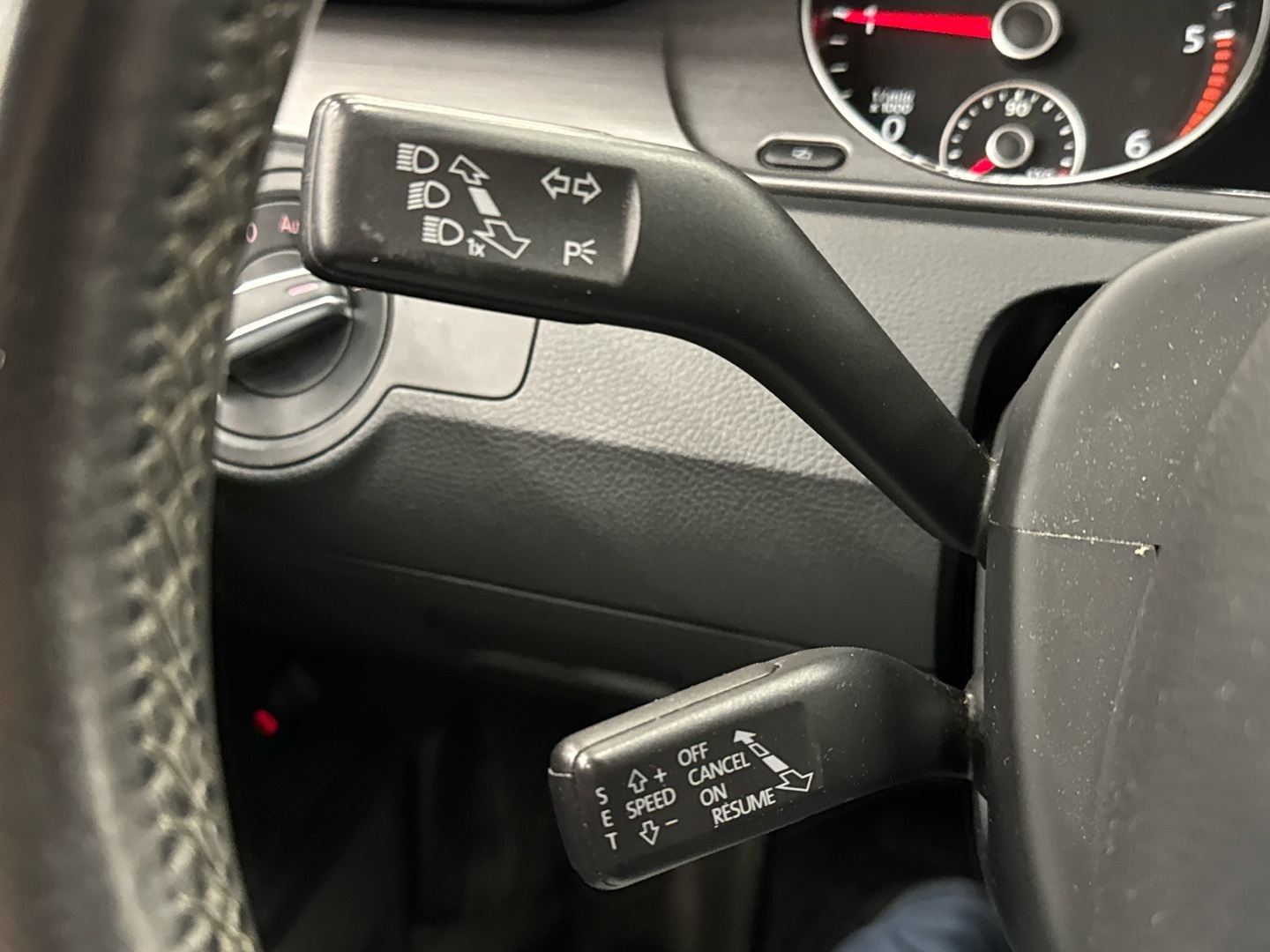 VOLKSWAGEN Passat 2011