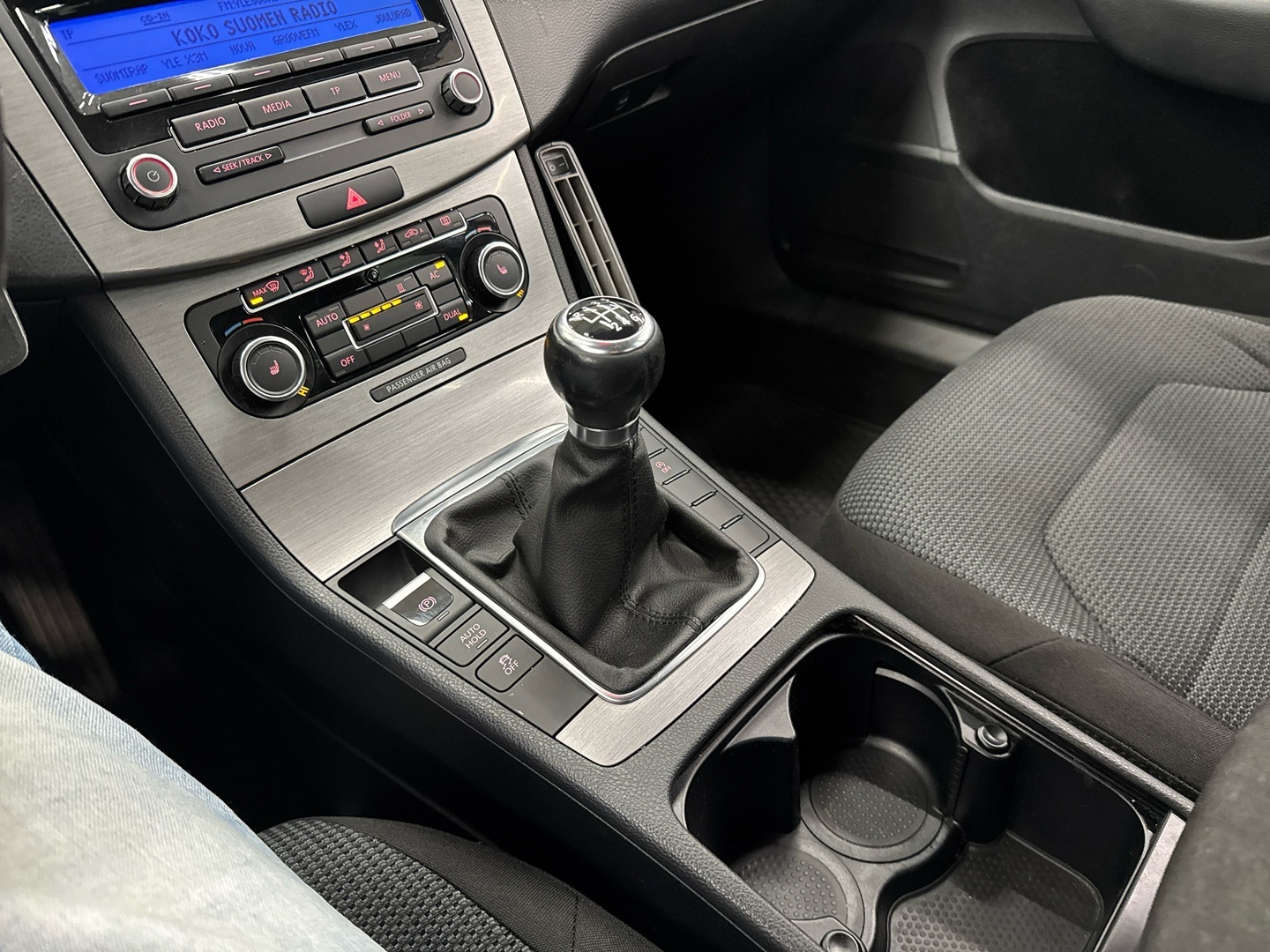 VOLKSWAGEN Passat 2011