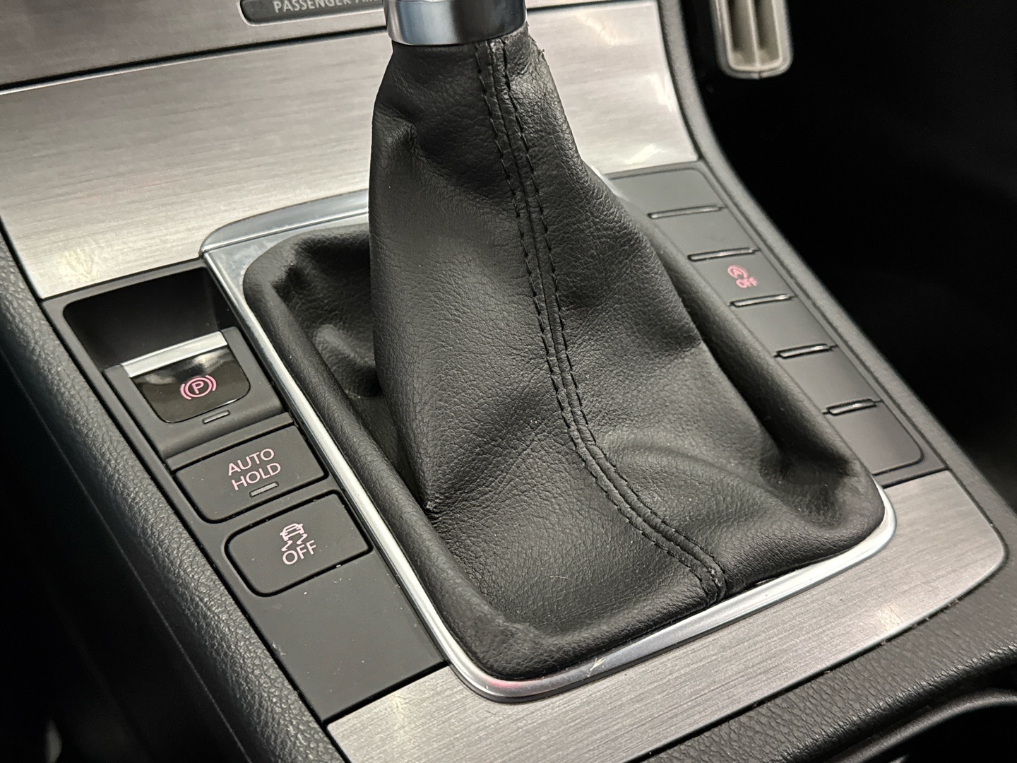 VOLKSWAGEN Passat 2011