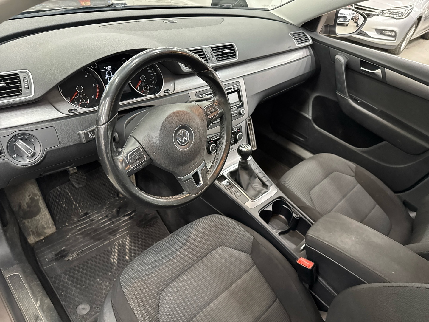 VOLKSWAGEN Passat 2011