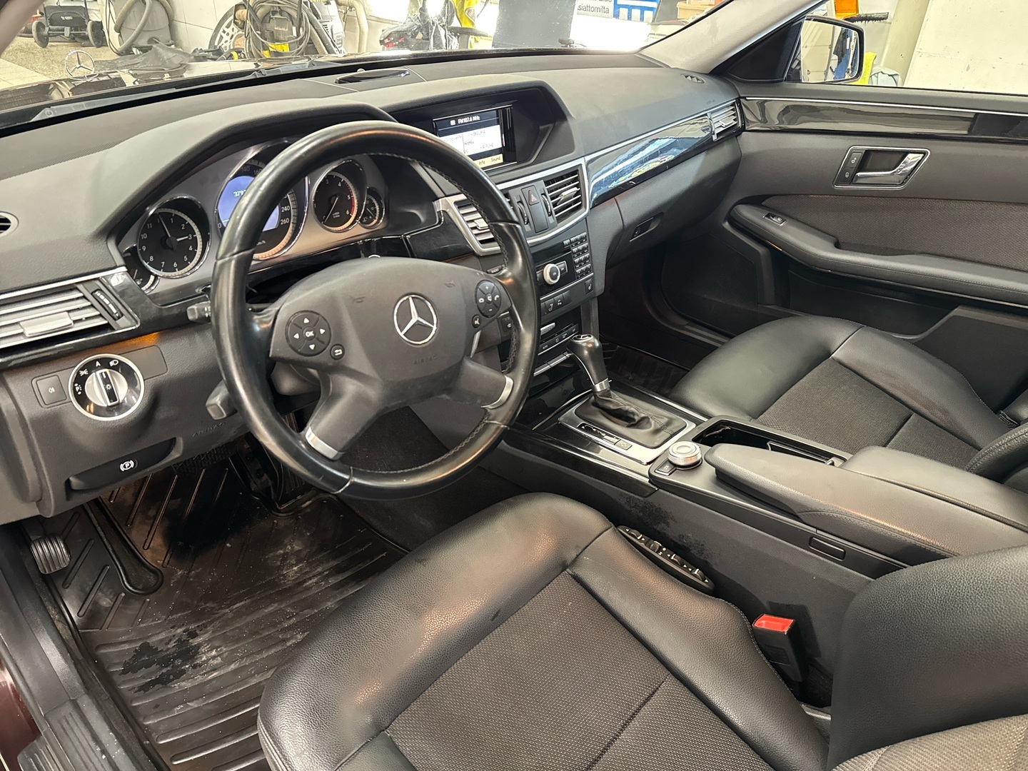 MERCEDES-BENZ E 2011