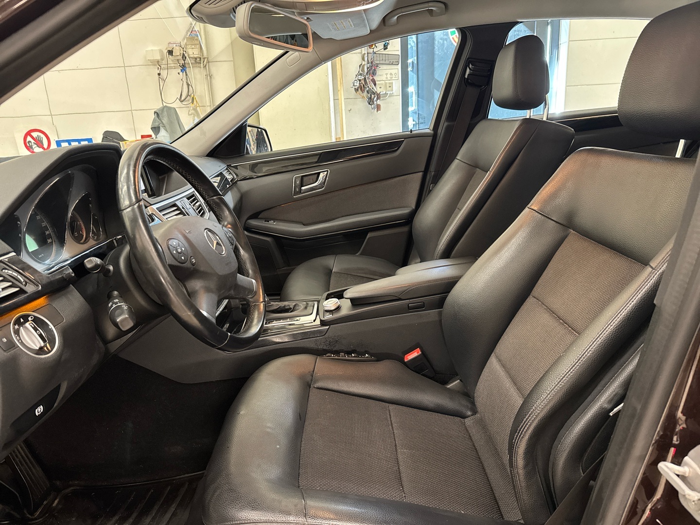 MERCEDES-BENZ E 2011