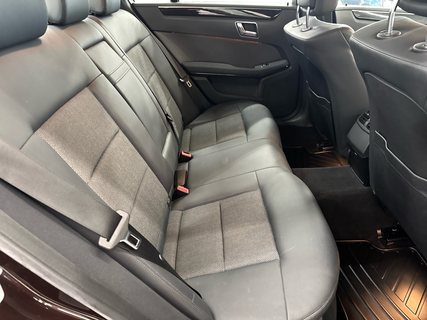 MERCEDES-BENZ E 2011
