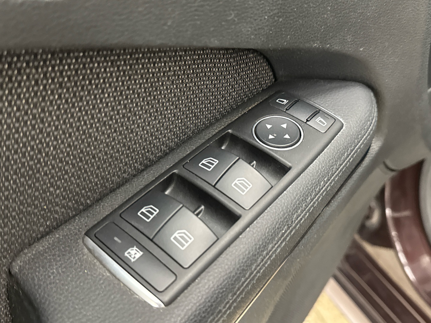 MERCEDES-BENZ E 2011