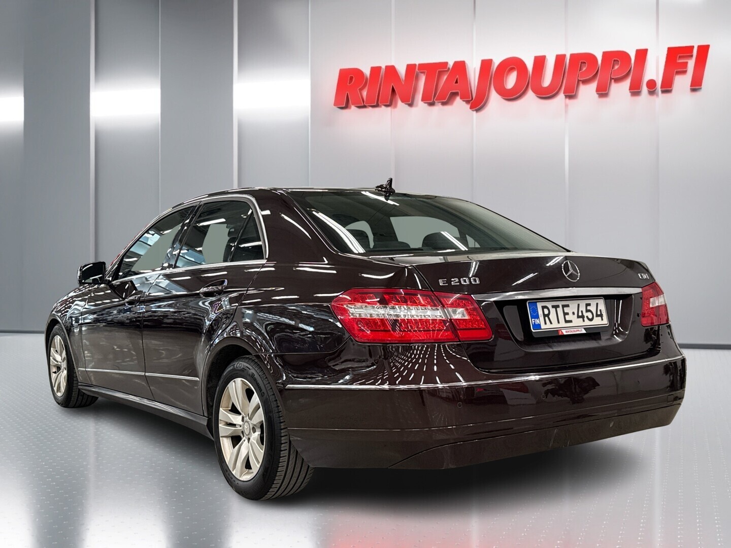 MERCEDES-BENZ E 2011