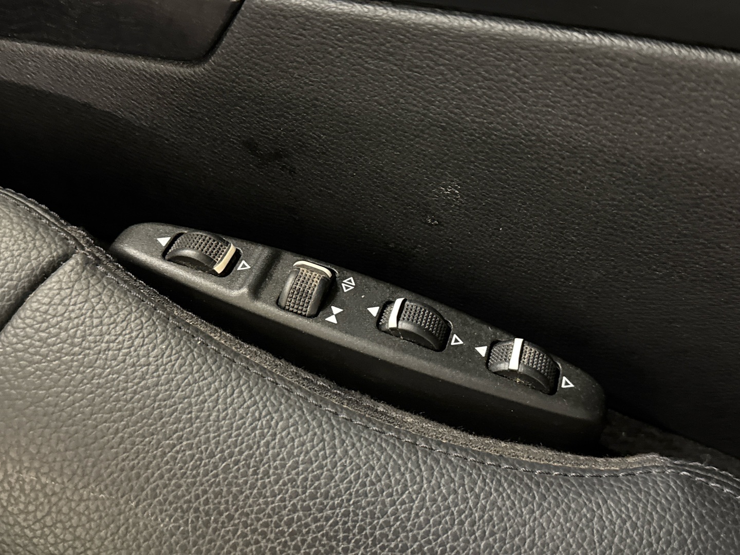 MERCEDES-BENZ E 2011