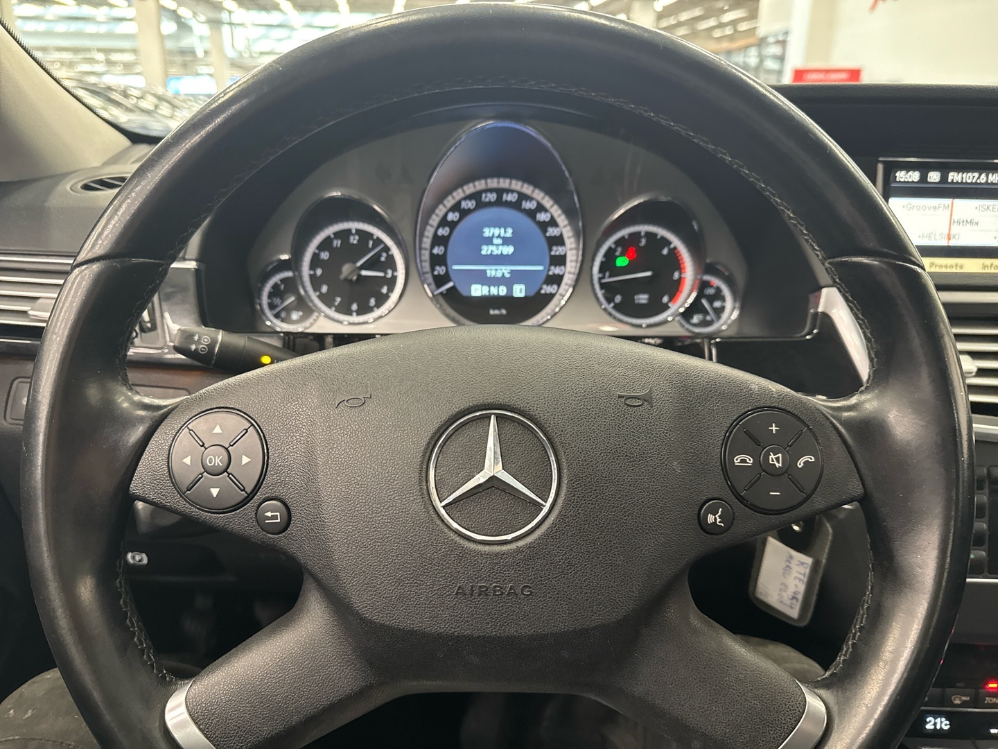 MERCEDES-BENZ E 2011