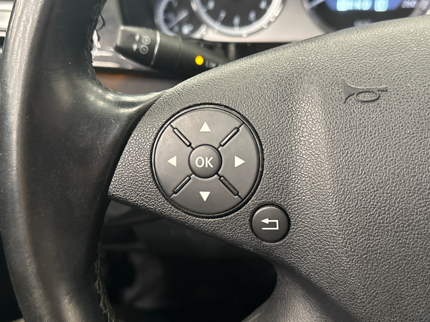 MERCEDES-BENZ E 2011