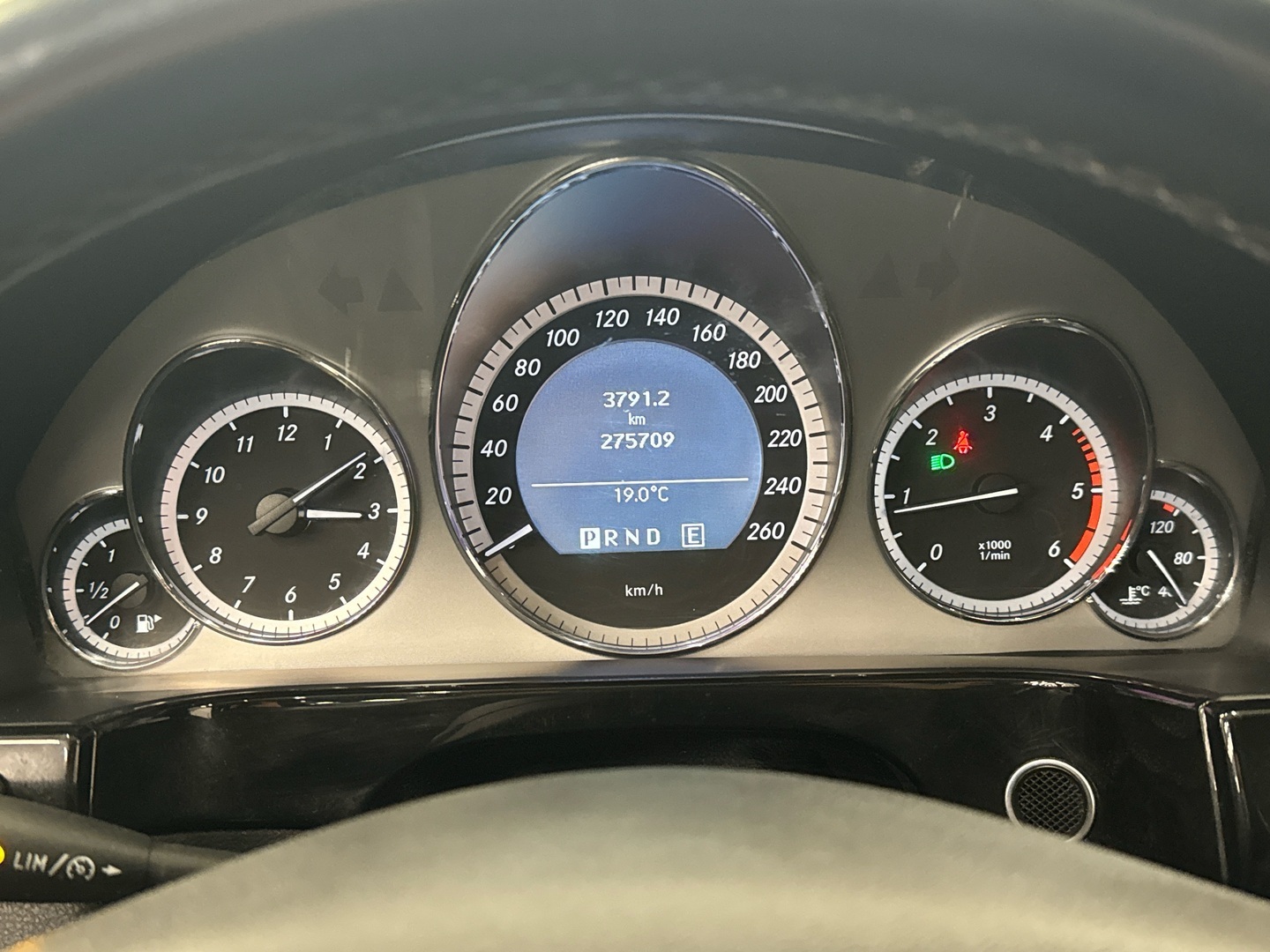 MERCEDES-BENZ E 2011