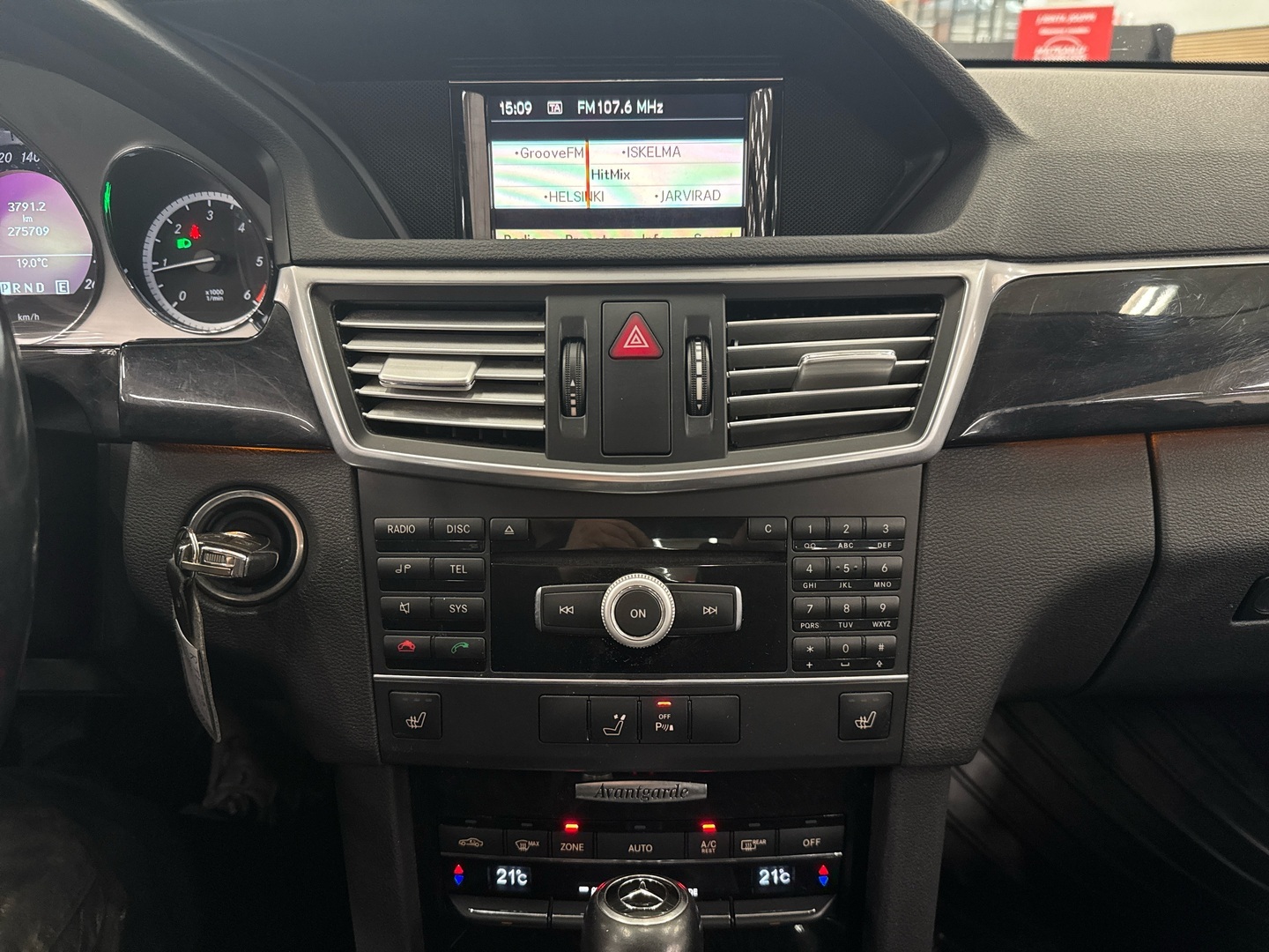 MERCEDES-BENZ E 2011