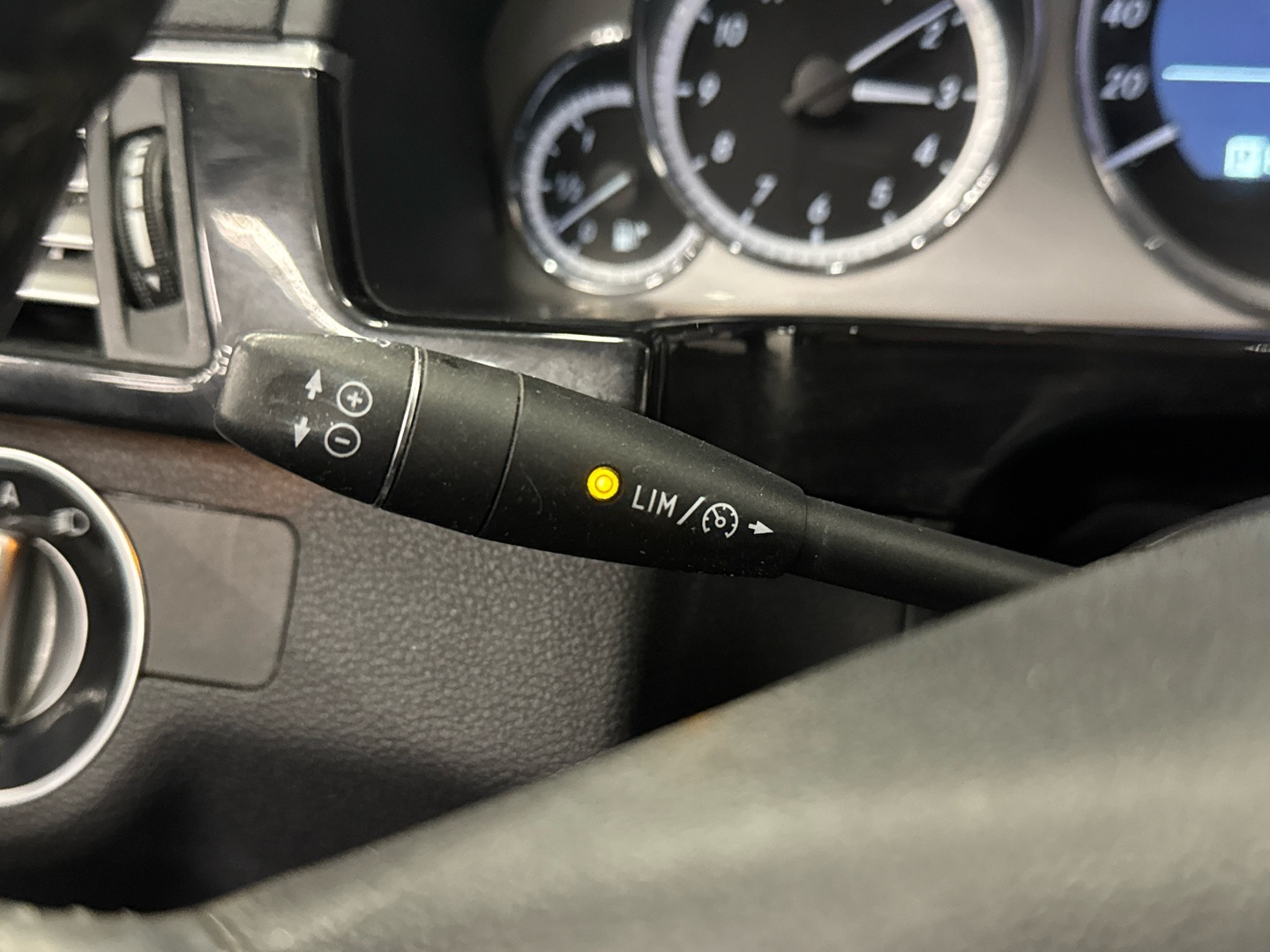 MERCEDES-BENZ E 2011