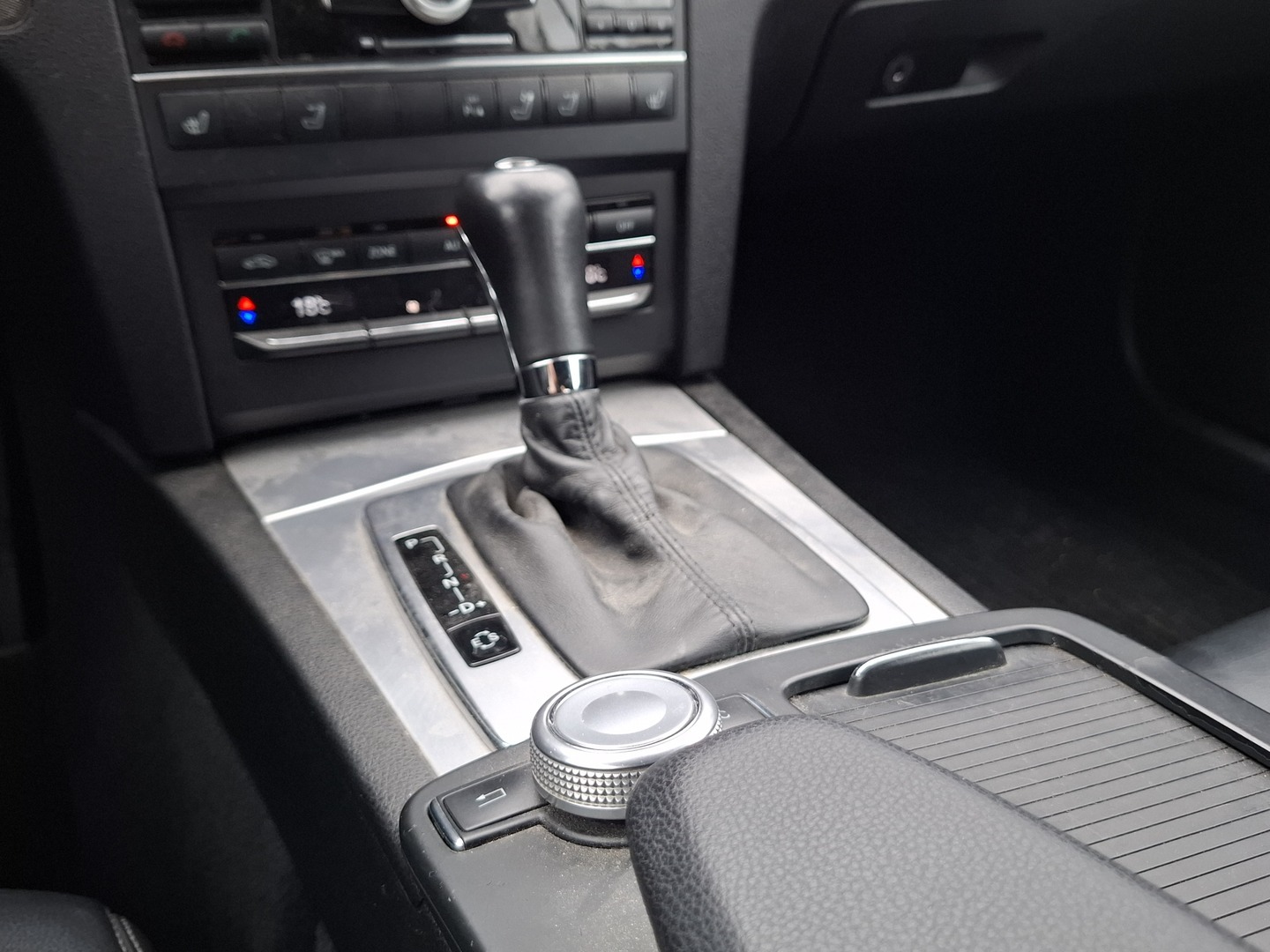 MERCEDES-BENZ E 2011