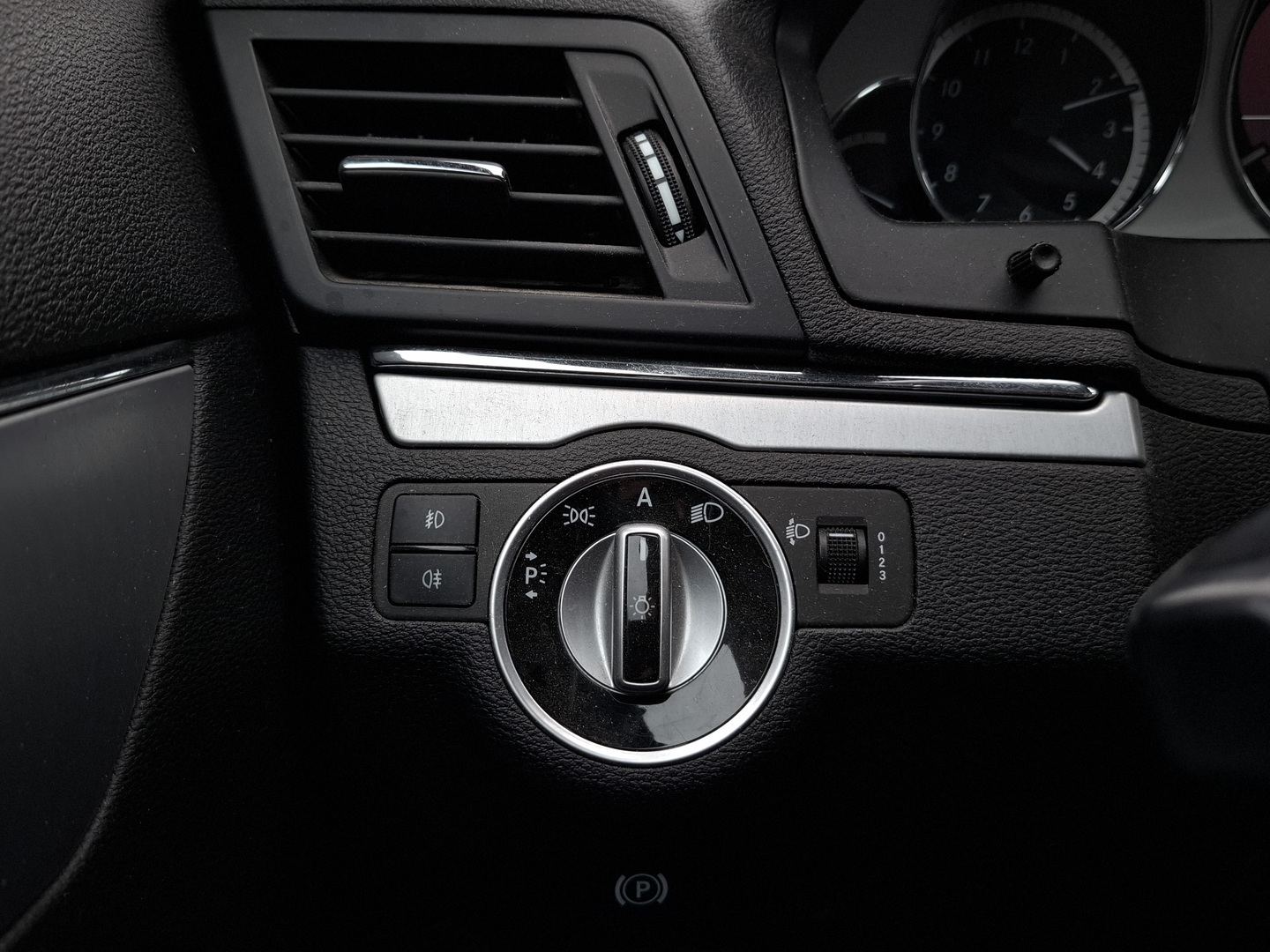 MERCEDES-BENZ E 2011