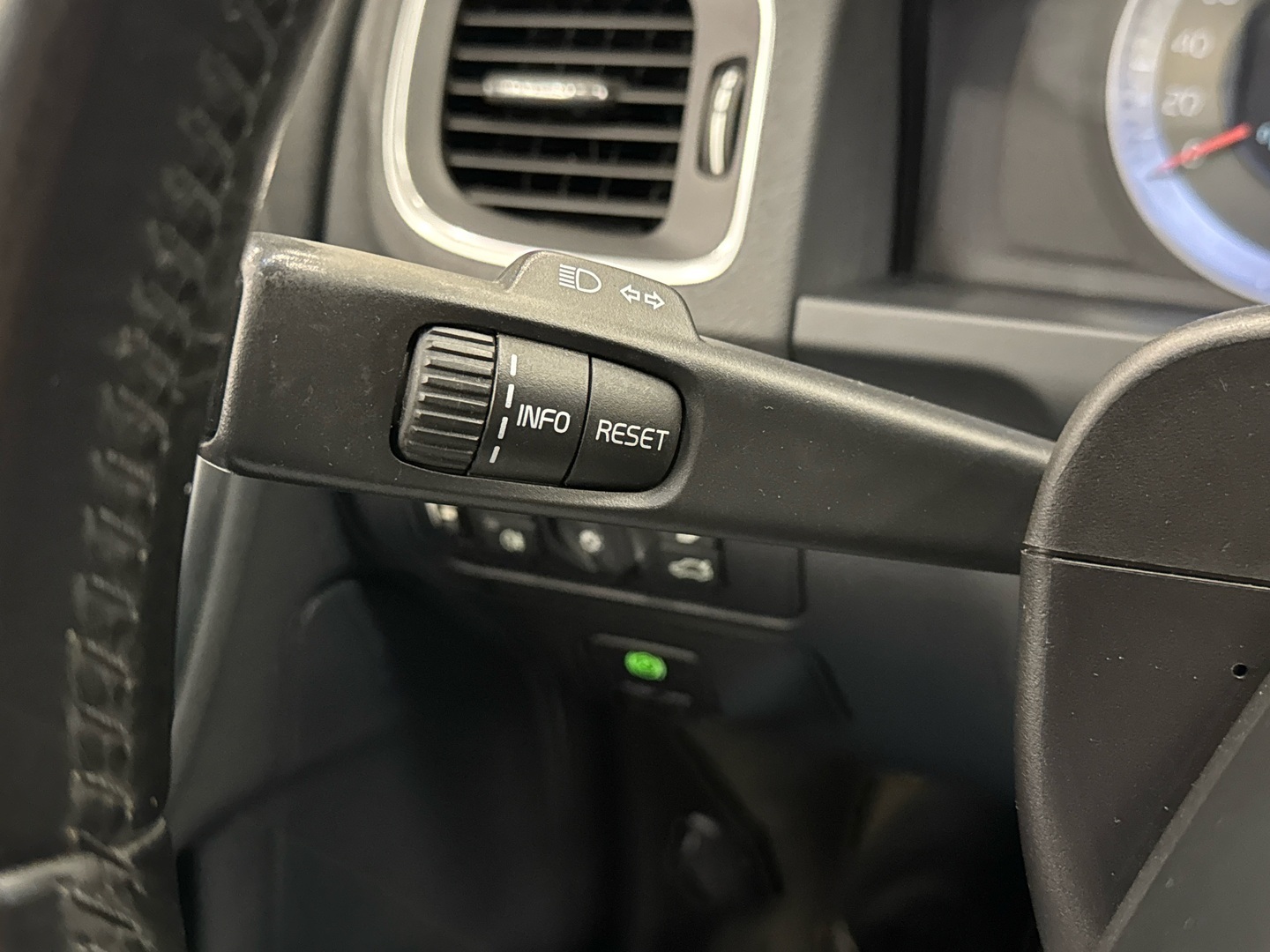 VOLVO V60 2011