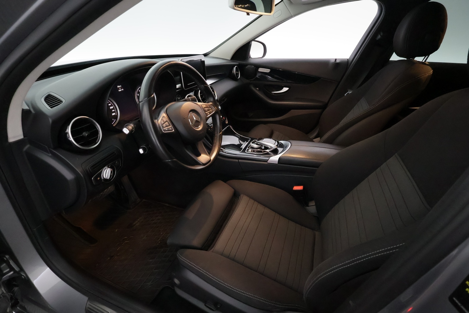 MERCEDES-BENZ C 2016