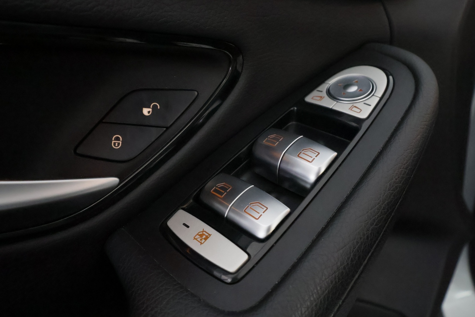 MERCEDES-BENZ C 2016