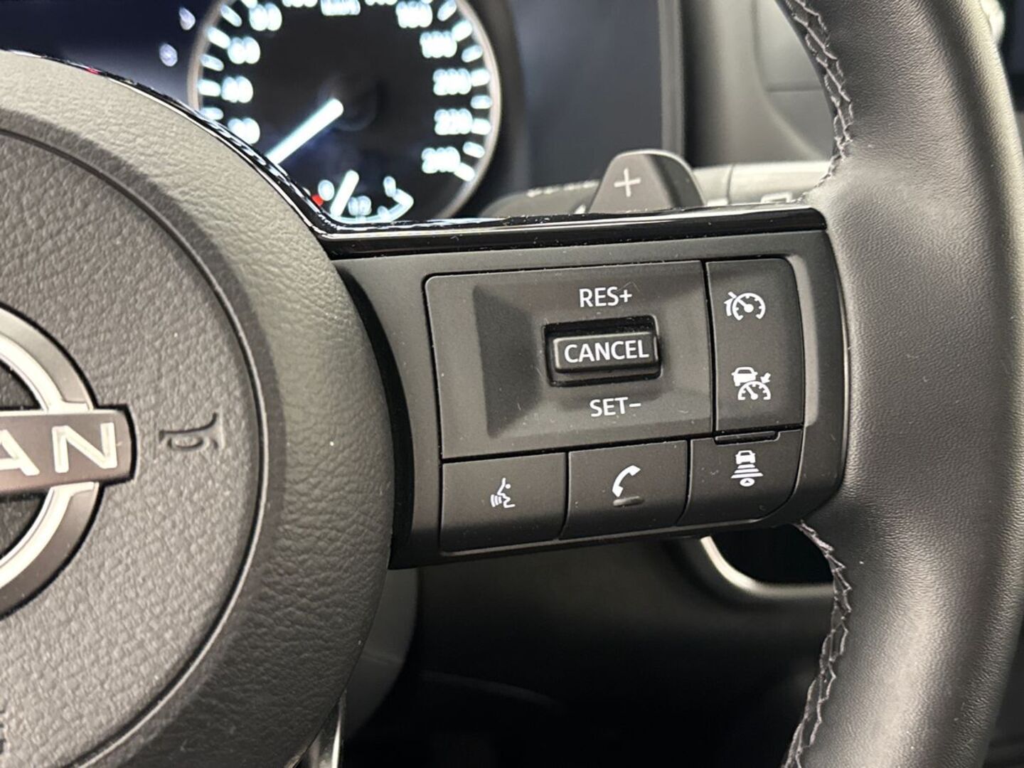 NISSAN Qashqai 2024