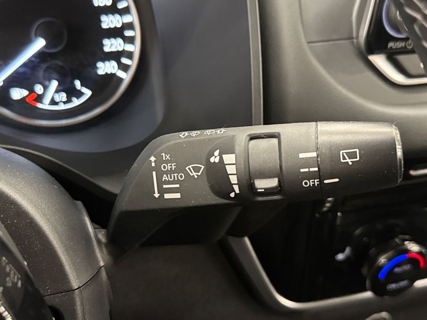 NISSAN Qashqai 2024