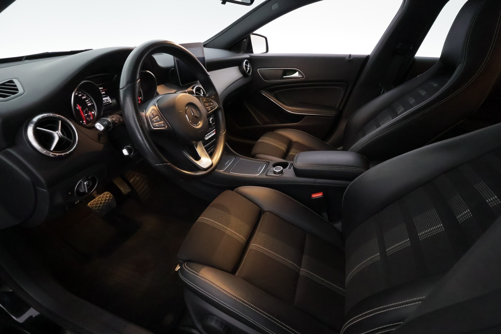 MERCEDES-BENZ CLA 2016