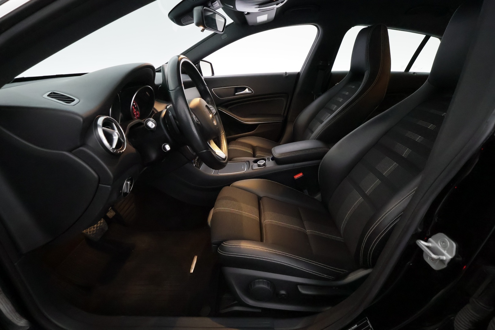 MERCEDES-BENZ CLA 2016