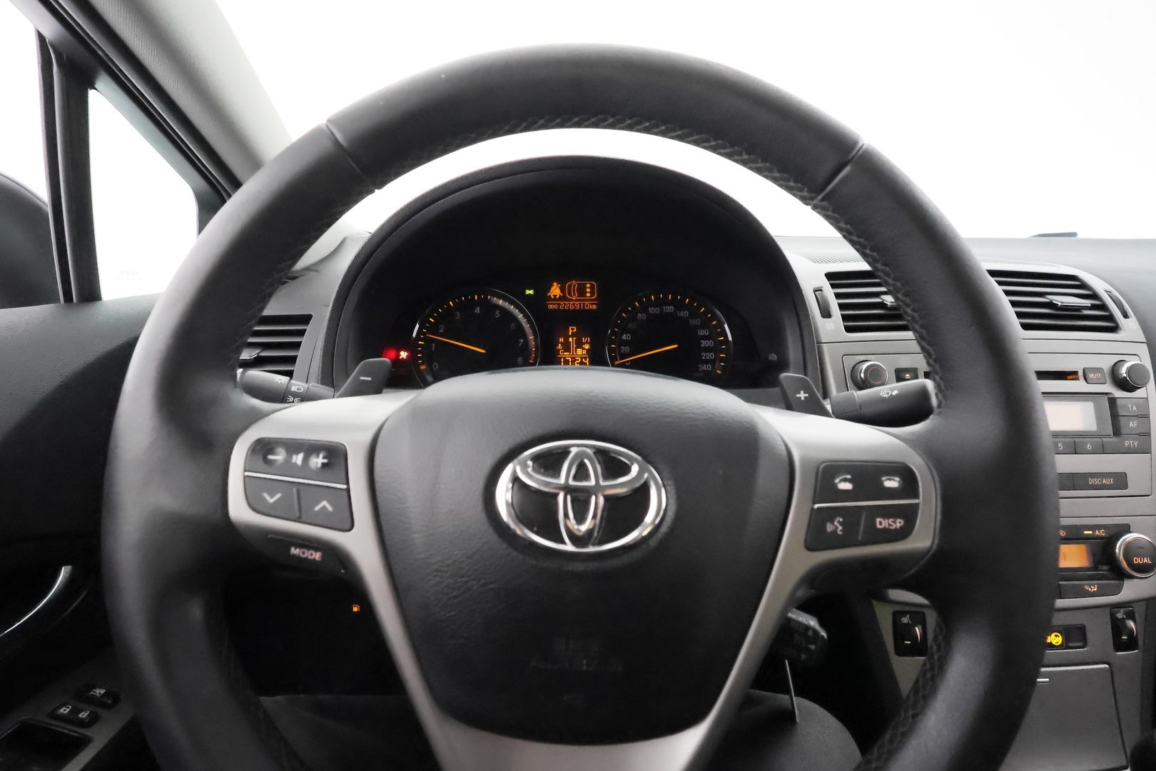 TOYOTA Avensis 2010