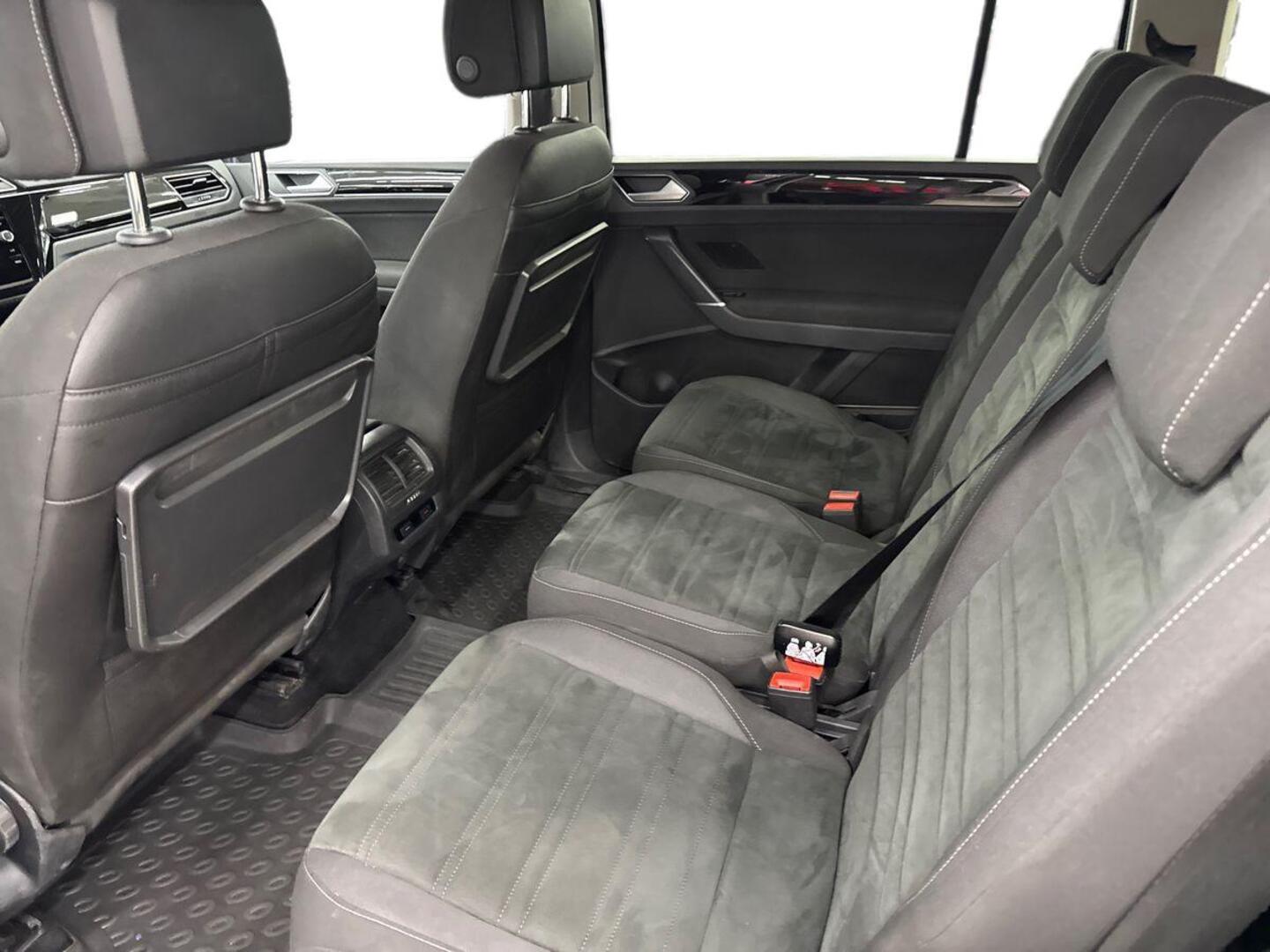 VOLKSWAGEN Touran 2017