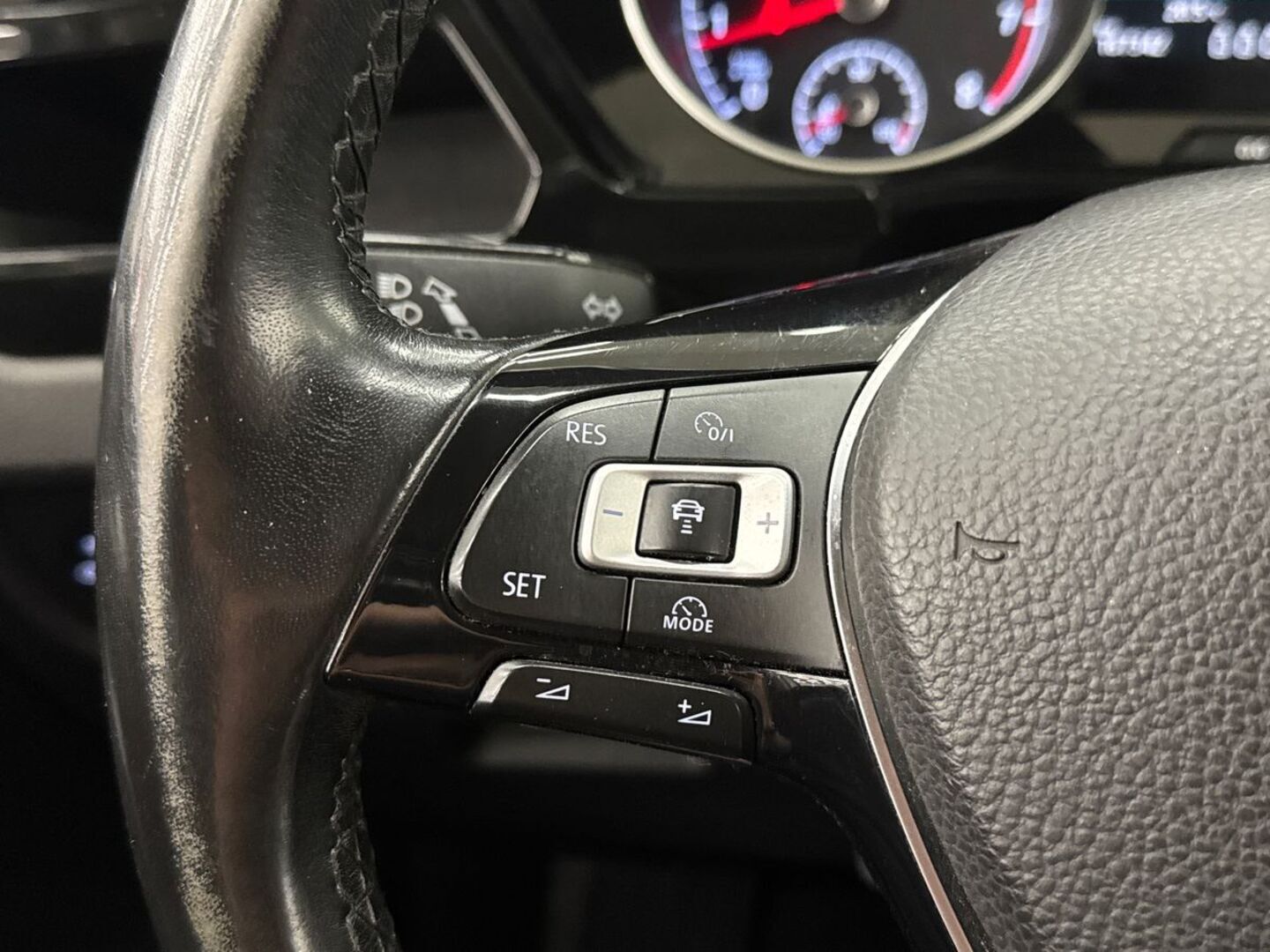 VOLKSWAGEN Touran 2017