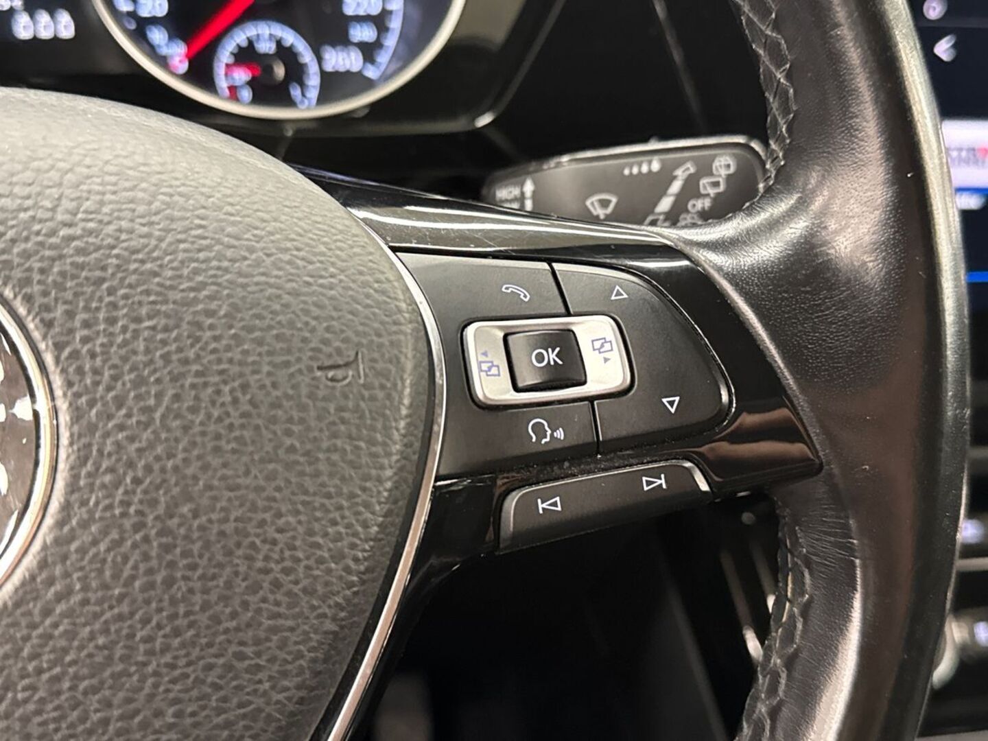 VOLKSWAGEN Touran 2017
