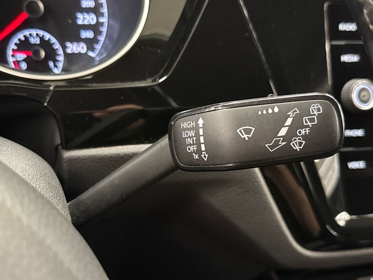 VOLKSWAGEN Touran 2017