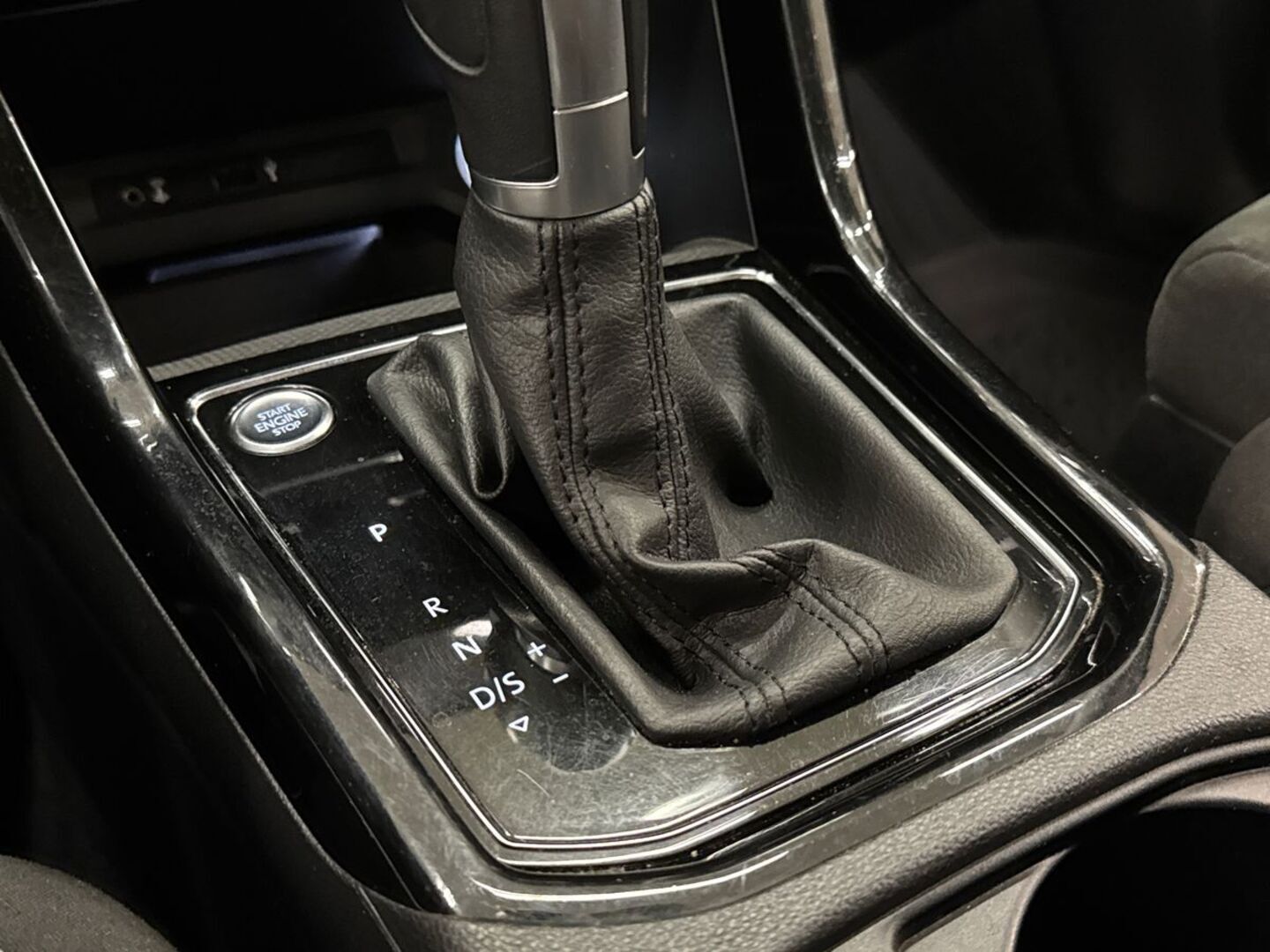 VOLKSWAGEN Touran 2017