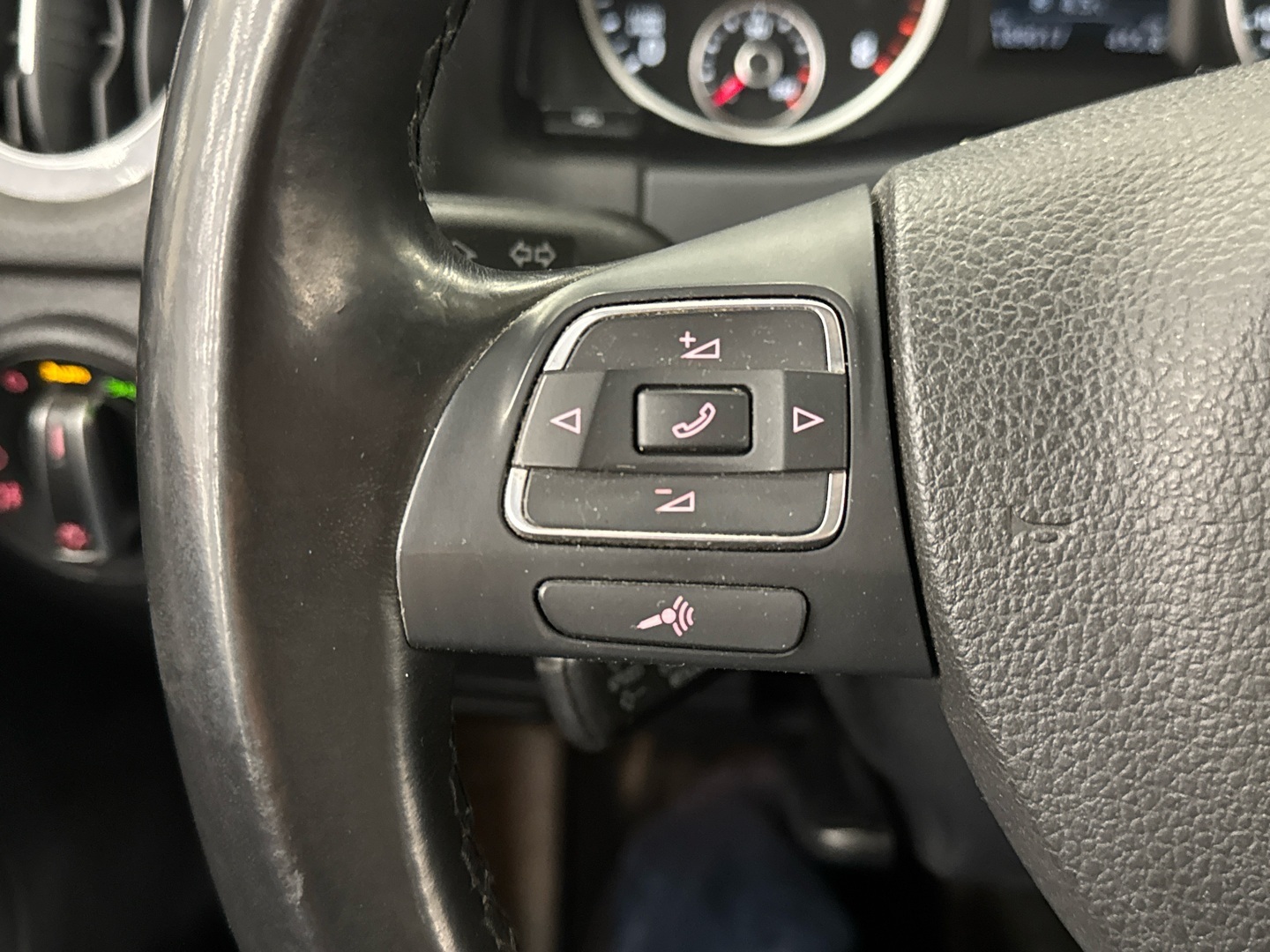 VOLKSWAGEN Tiguan 2013