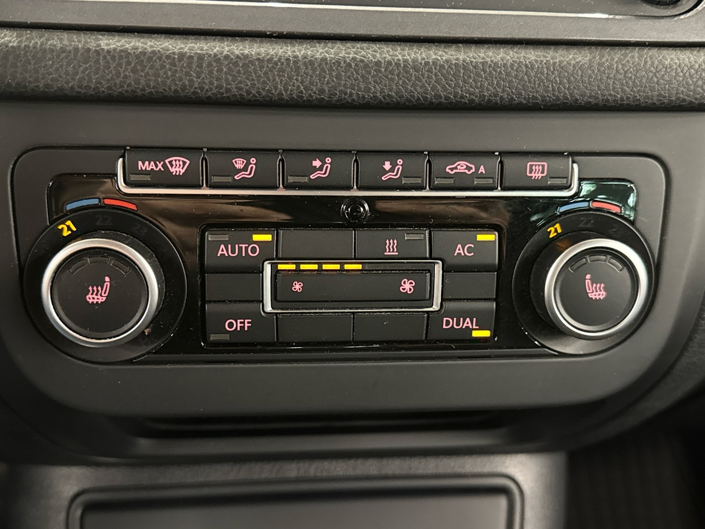 VOLKSWAGEN Tiguan 2013