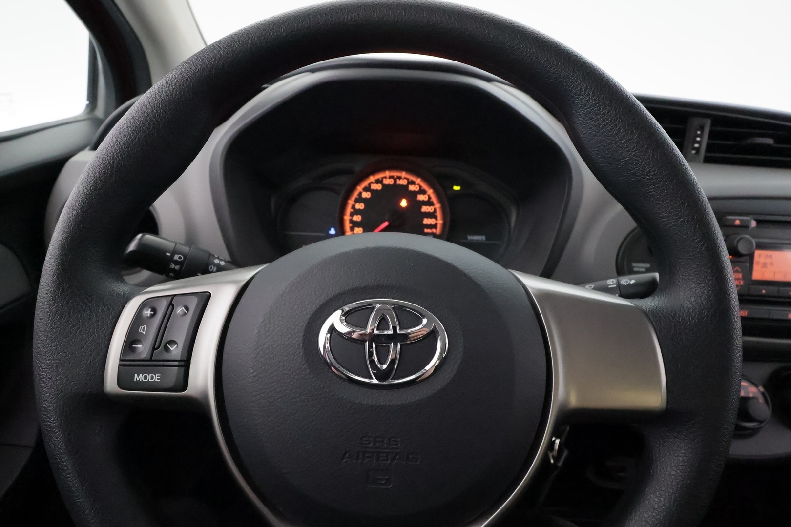 TOYOTA Yaris 2016