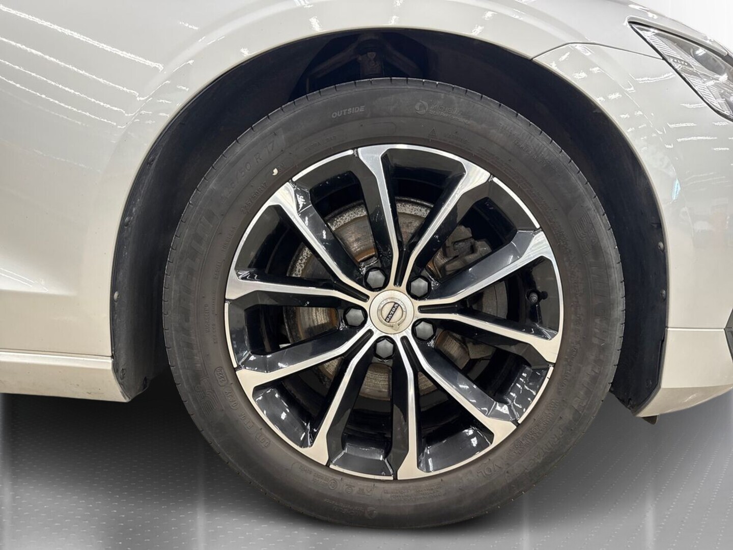 VOLVO V60 2020