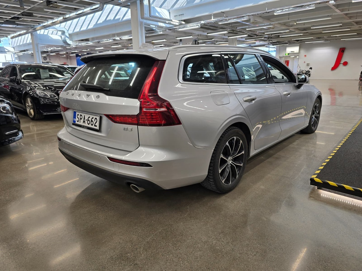 VOLVO V60 2020