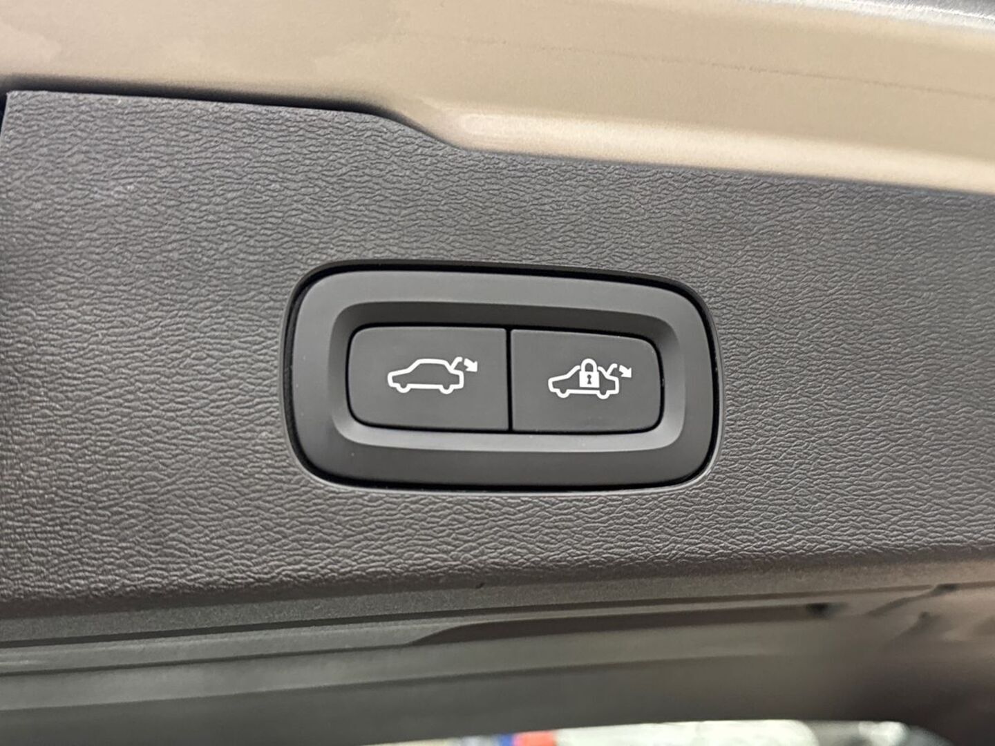 VOLVO V60 2020