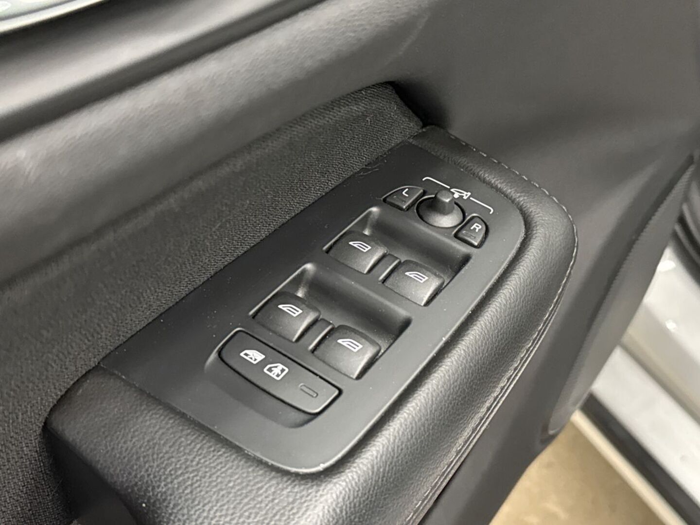 VOLVO V60 2020