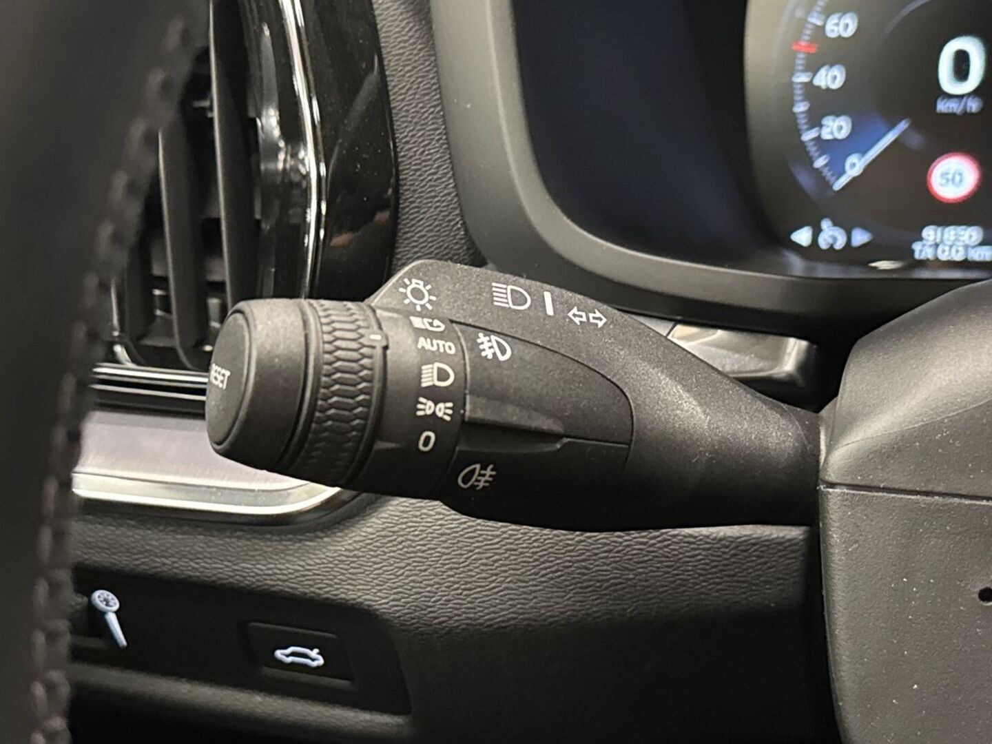 VOLVO V60 2020