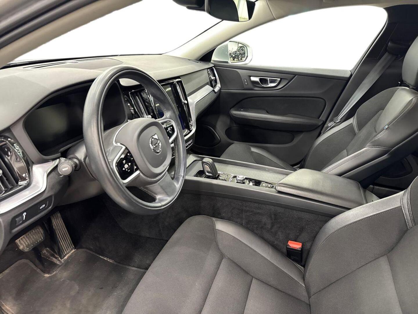 VOLVO V60 2020