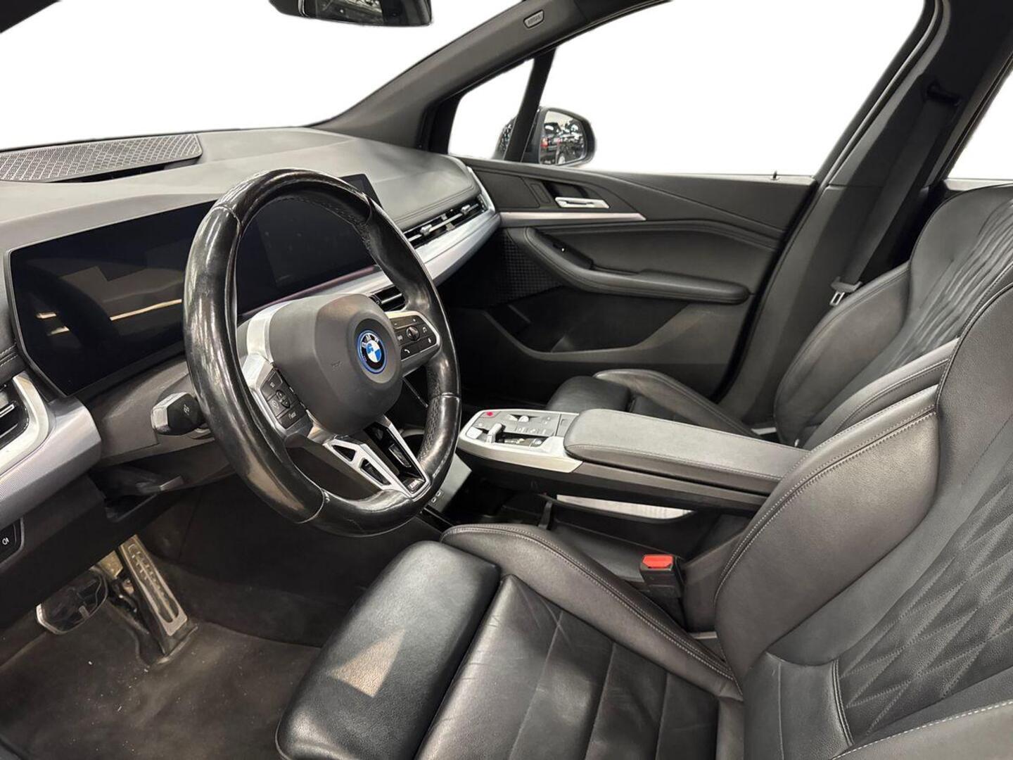 BMW 225 2023