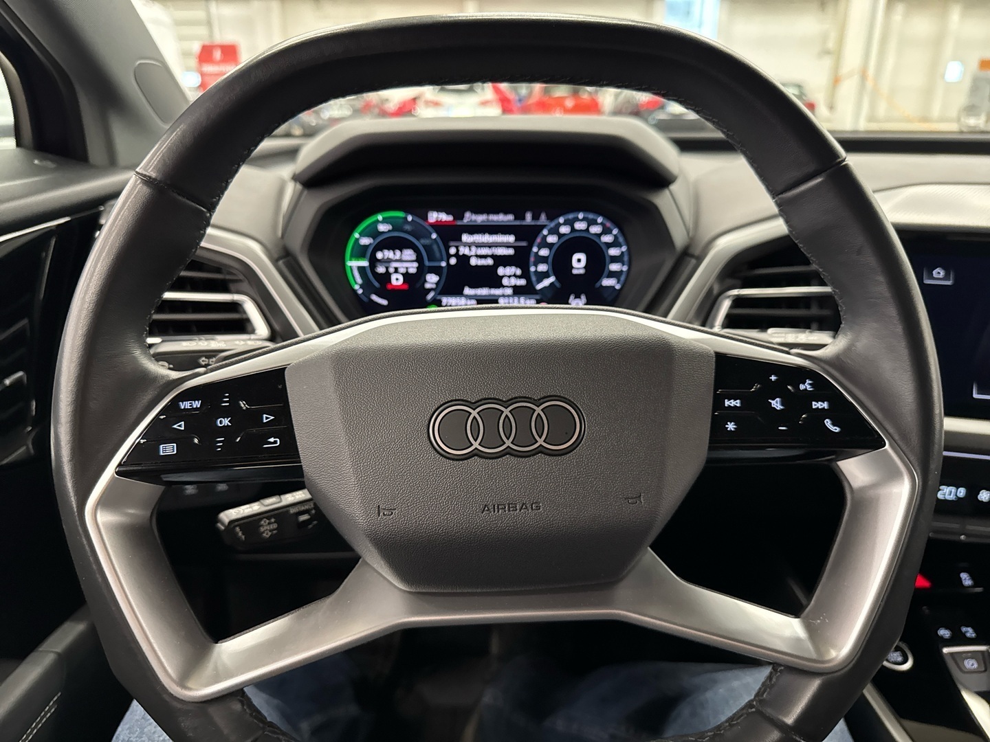 AUDI Q4 e-tron 2022
