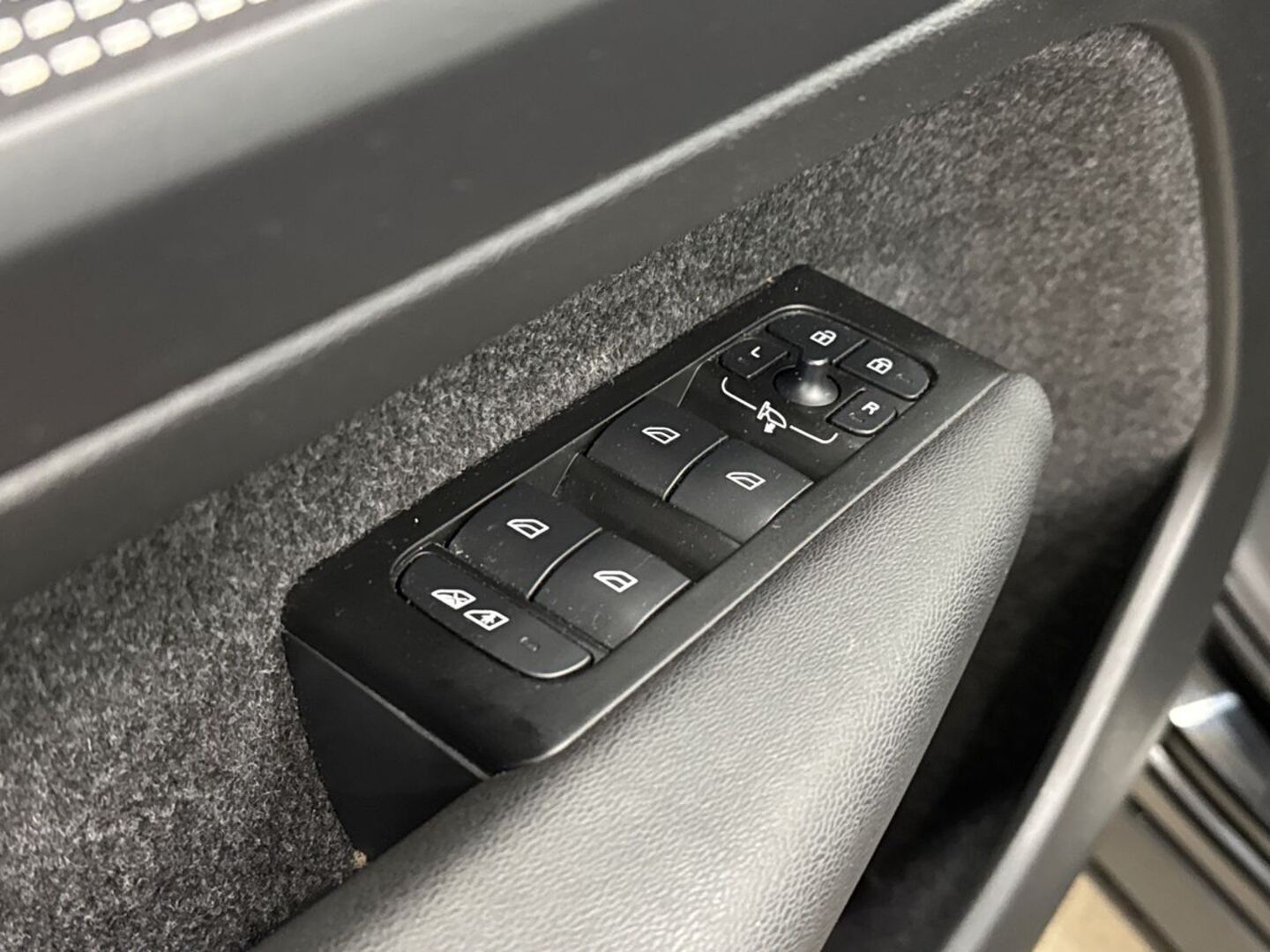 VOLVO XC40 2022