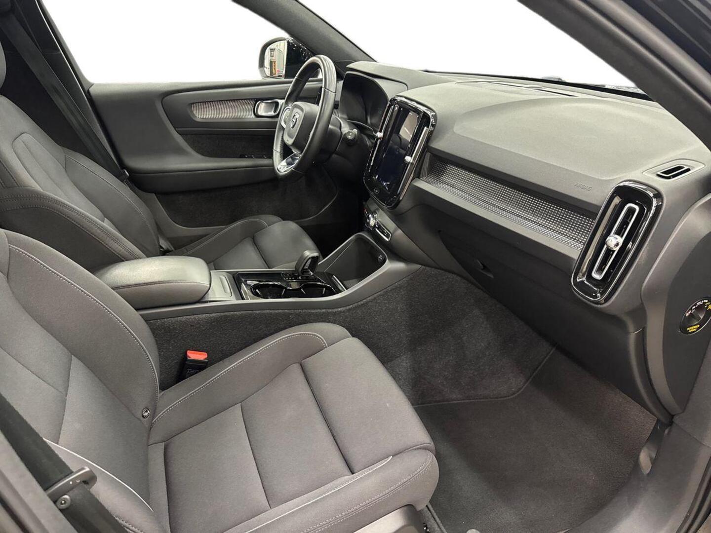 VOLVO XC40 2022