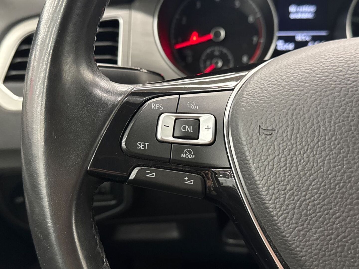 VOLKSWAGEN Golf Sportsvan 2014