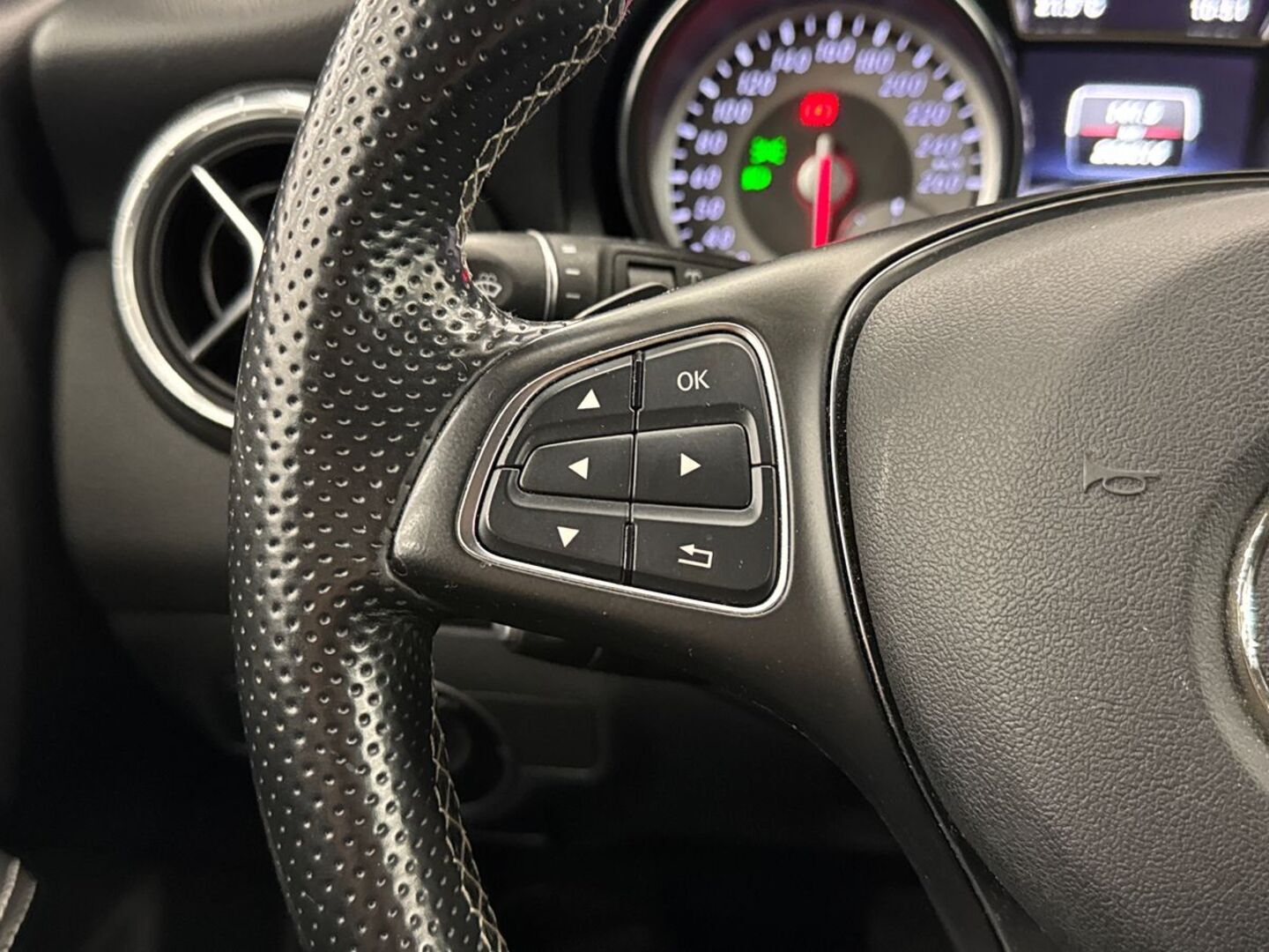 MERCEDES-BENZ CLA 2015
