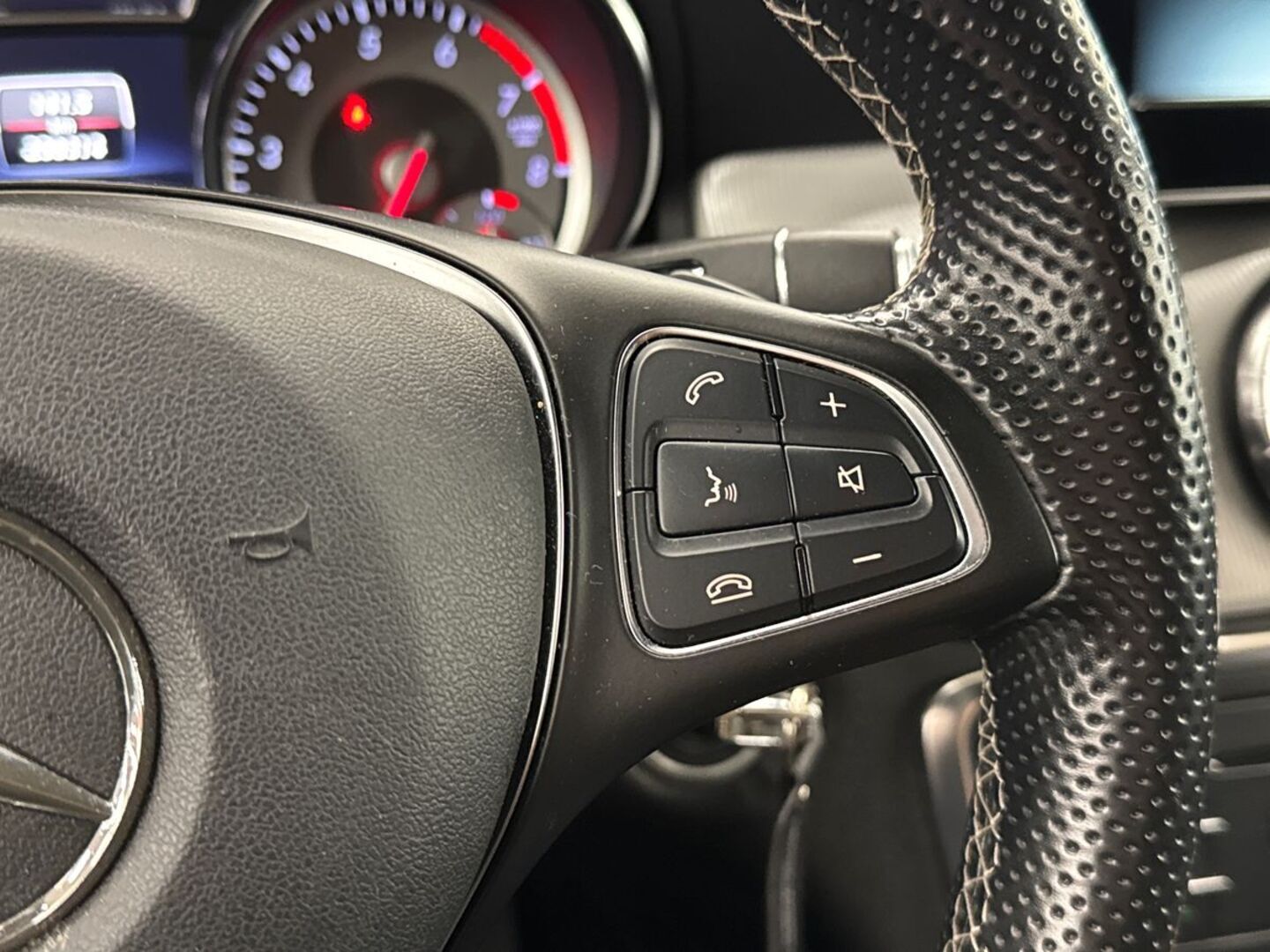 MERCEDES-BENZ CLA 2015