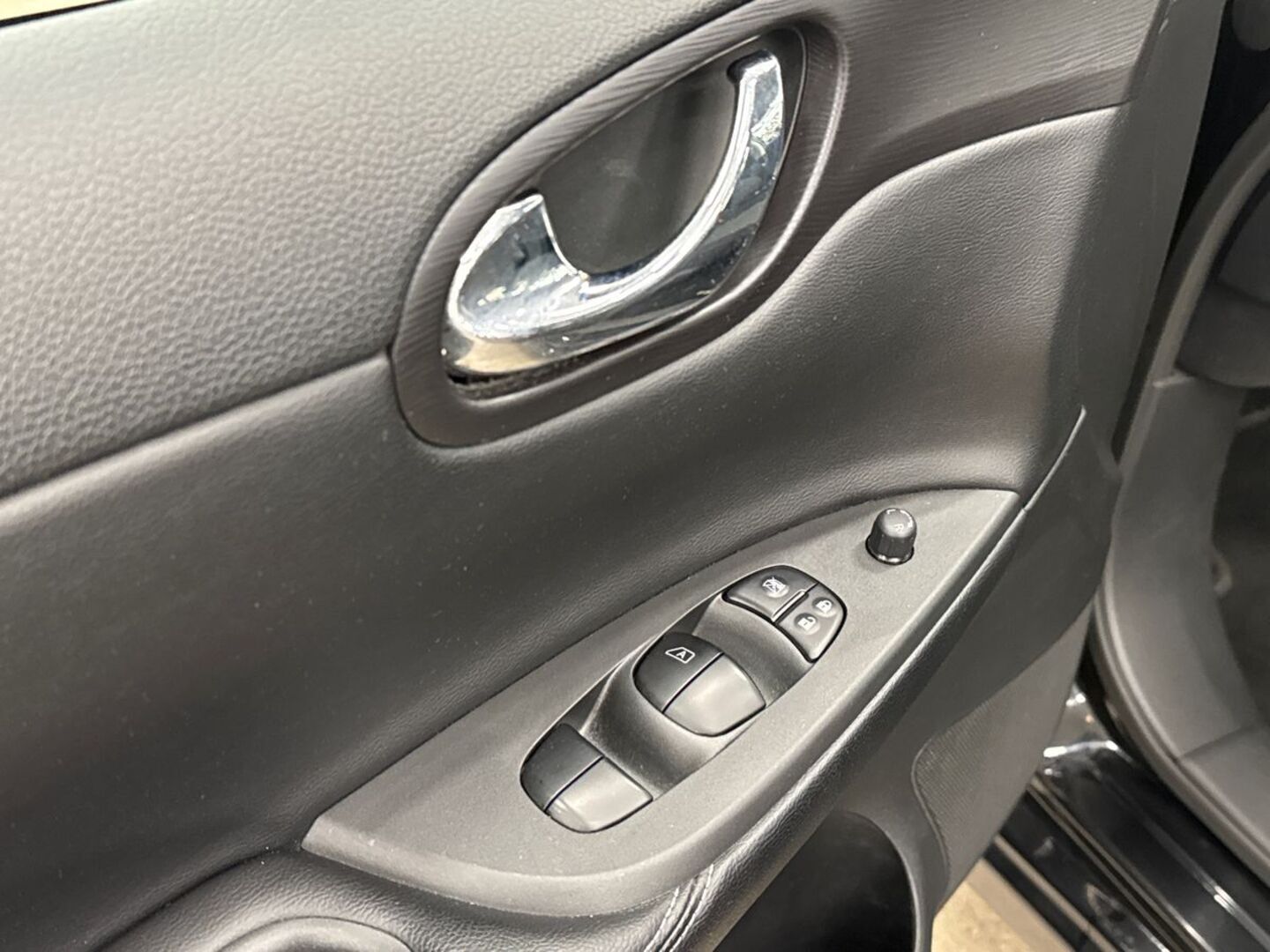 NISSAN Pulsar 2015